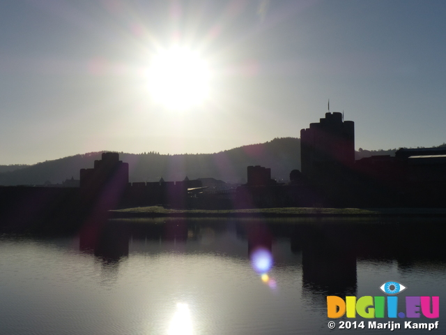 FZ010709 Caerphilly castle